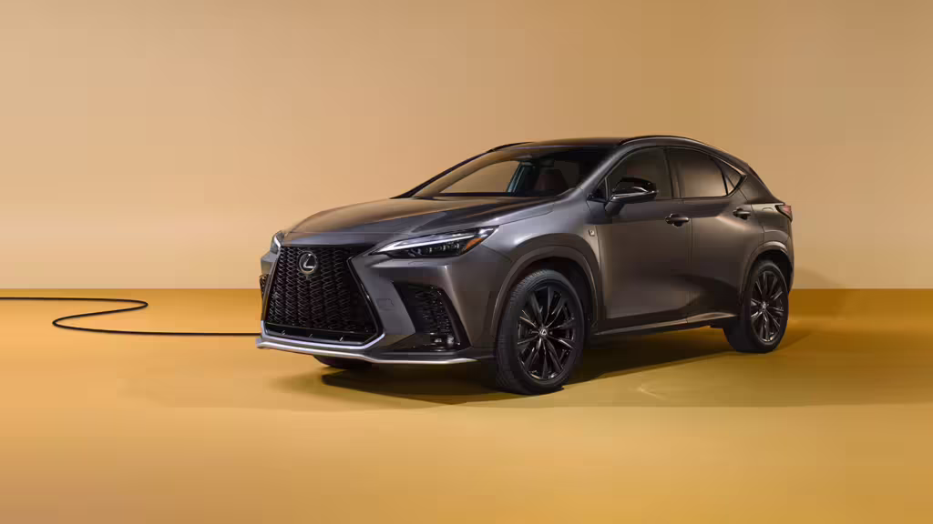 نمای جلو لکسوس NX 2026