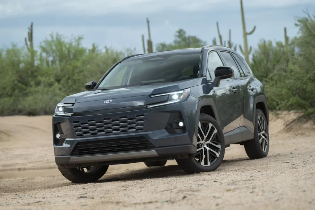 تویوتا RAV4 Hybrid Japan 4WD 2026؛ تصویر قهرمان بررسی