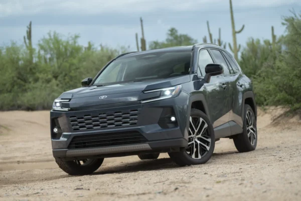 تویوتا RAV4 Hybrid Japan 4WD 2026؛ تصویر قهرمان بررسی